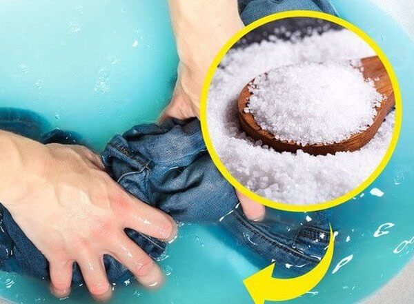 Sử dụng muối ăn để duy trì màu sắc quần jean